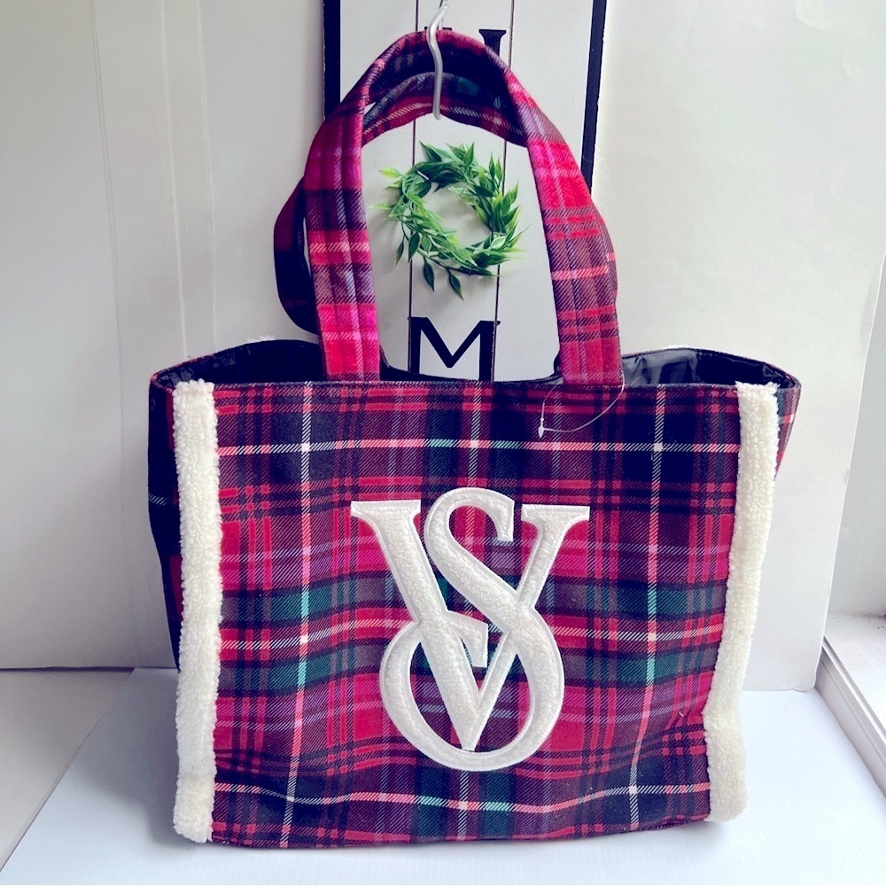 Victoria’s Secret Christmas Plaid & Sherpa Tote Bag limited edition